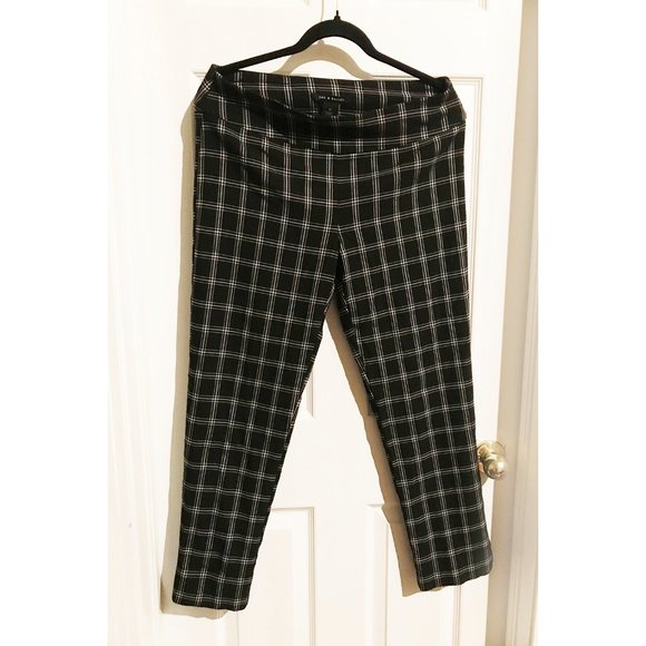 Straight Leg Checkered Pants - Picture 2 of 6